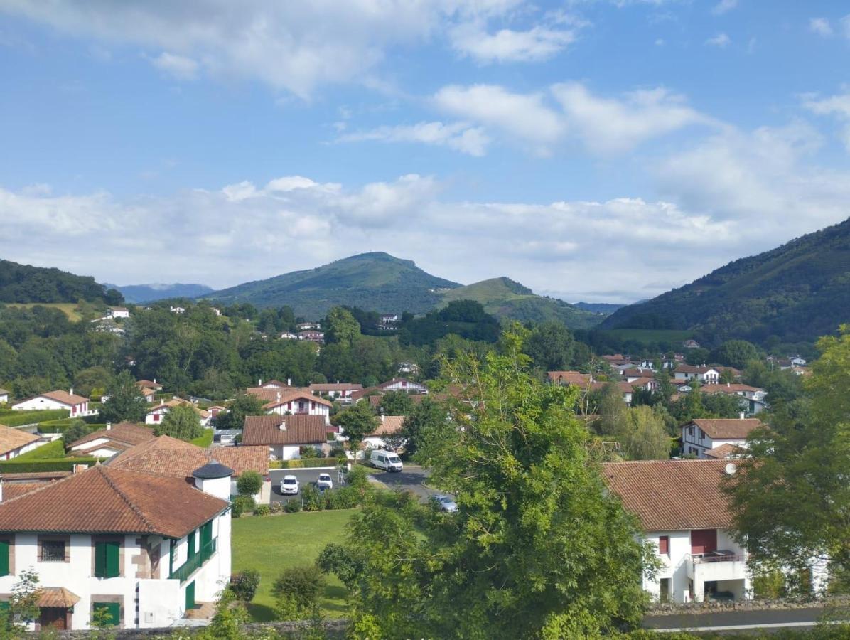 Maison D'Hotes Larraldia Uhart-Cize Εξωτερικό φωτογραφία